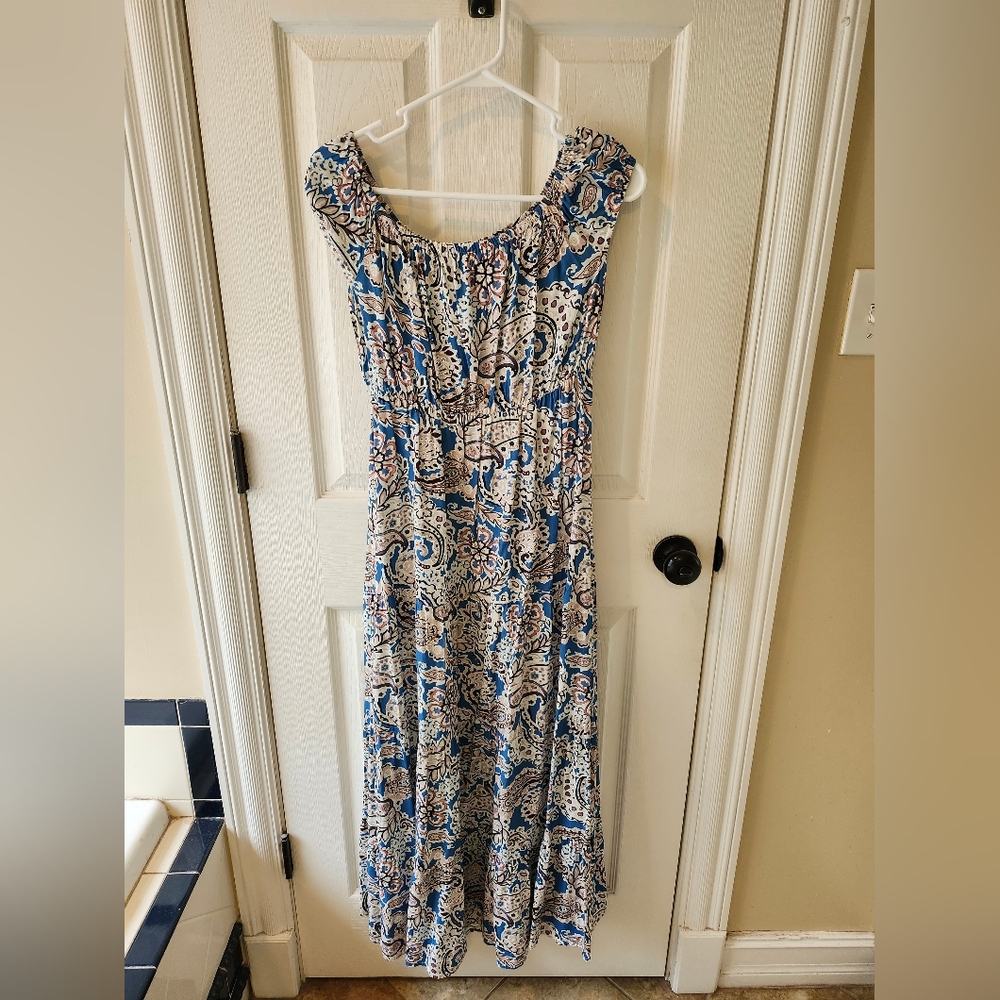 Discount Divas cap sleeve paisley maxi dress